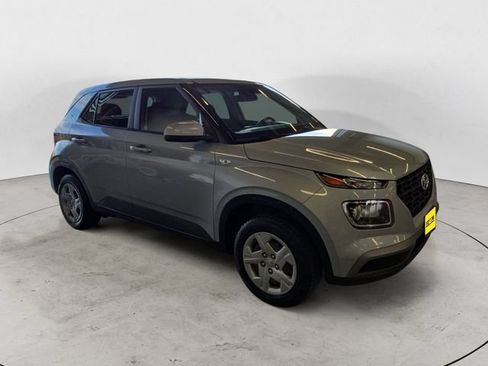 Used 2020 Hyundai Venue SE FWD image 3