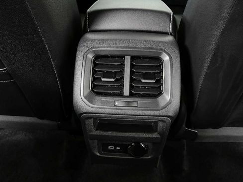 Certified 2024 Volkswagen Tiguan SE FWD image 20