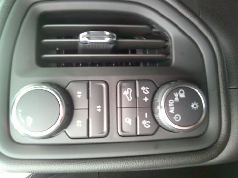 Used 2024 Chevrolet Silverado 2500 Custom w/ Custom Value Package image 9