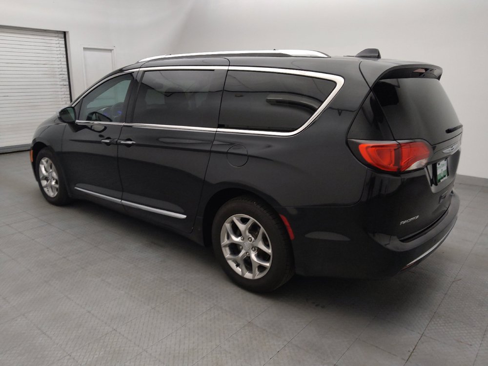 Used 2017 Chrysler Pacifica Limited FWD image 3