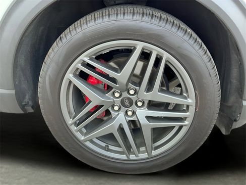 Certified 2025 Ford Explorer ST-Line w/ ST-Line Street Pack image 13