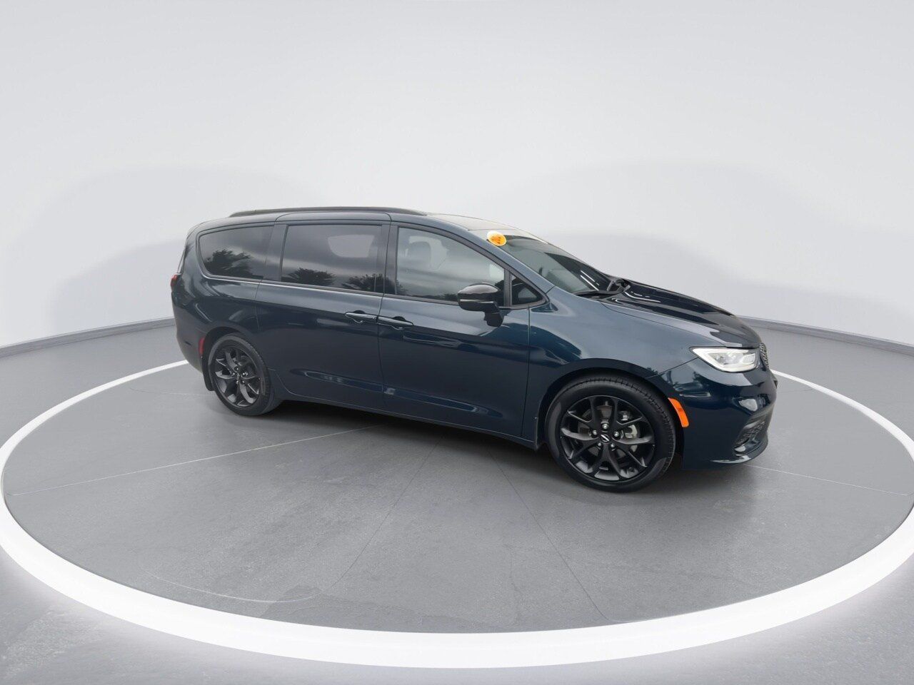 Used 2024 Chrysler Pacifica Touring-L w/ S Appearance Package FWD image 24