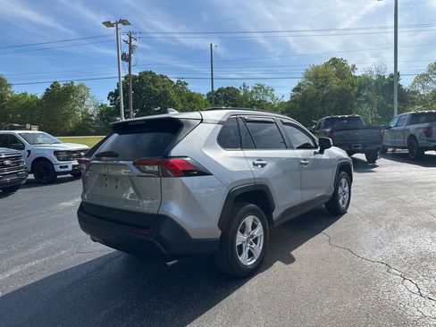 Used 2019 Toyota RAV4 XLE FWD image 3