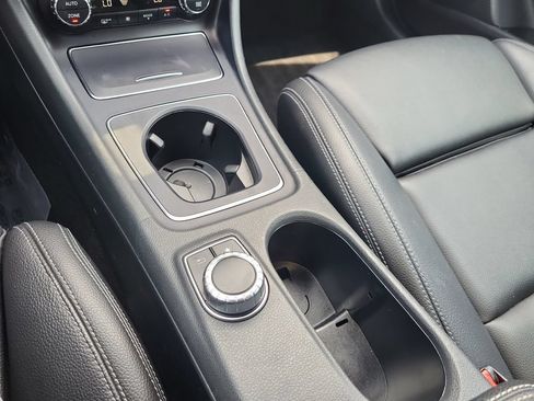 Used 2019 Mercedes-Benz CLA 250 4MATIC image 33
