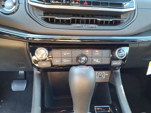 New 2026 Jeep Compass Latitude image 15