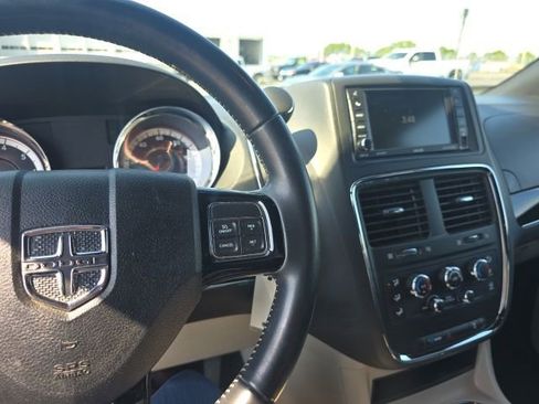 Used 2018 Dodge Grand Caravan SXT FWD image 14