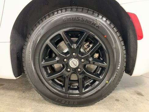 Used 2021 Chrysler Pacifica Touring-L image 4