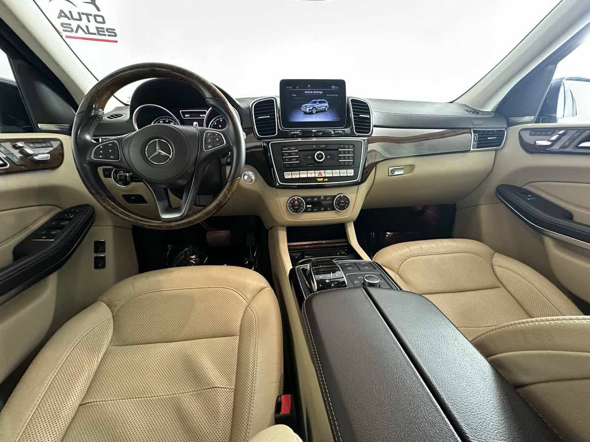 Used 2019 Mercedes-Benz GLS 550 4MATIC w/ Driver Assistance Package image 31