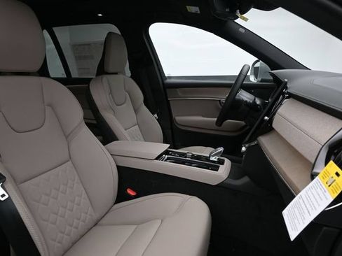 New 2026 Volvo XC90 T8 Plus w/ Protection Package Premier AWD/4WD image 35