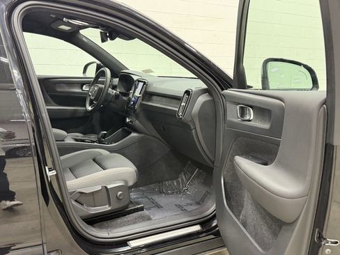 Used 2024 Volvo XC40 Recharge Core w/ Protection Package Premier image 35