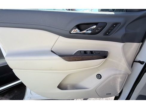 Used 2021 GMC Acadia Denali w/ Denali Technology Package image 29