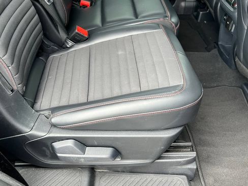 Used 2025 Ford Explorer ST-Line w/ ST-Line Street Pack AWD/4WD image 19