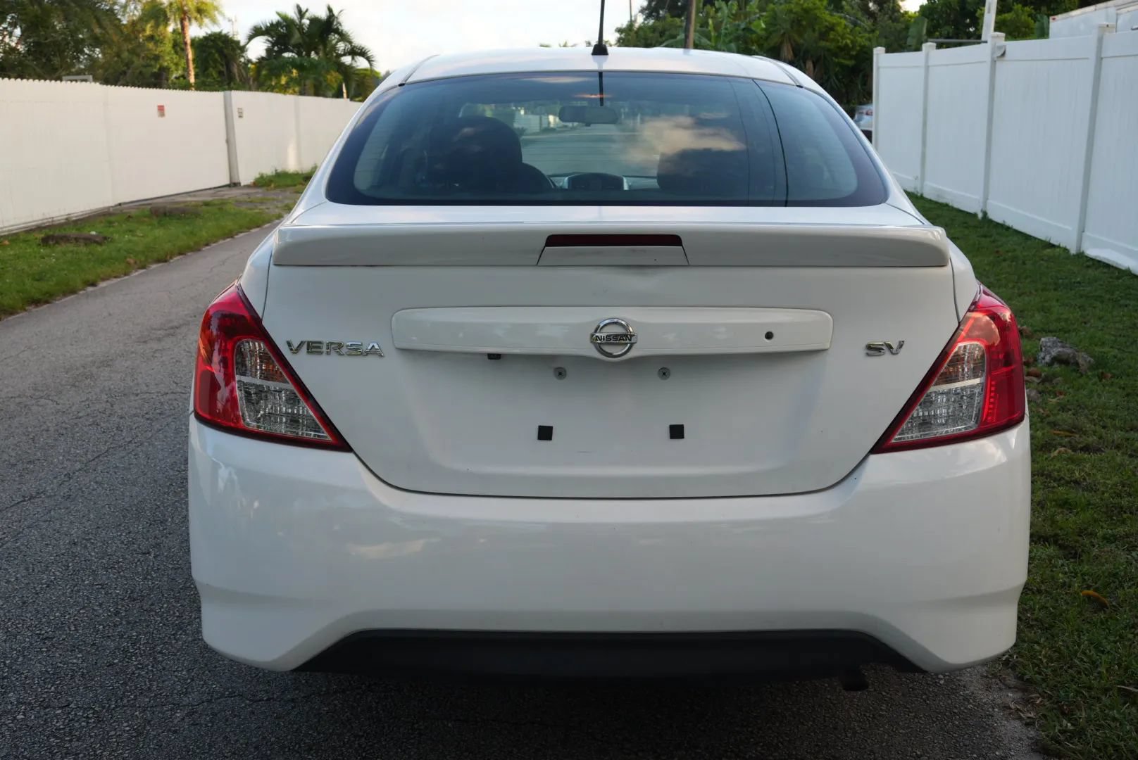 Used 2019 Nissan Versa SV FWD image 4