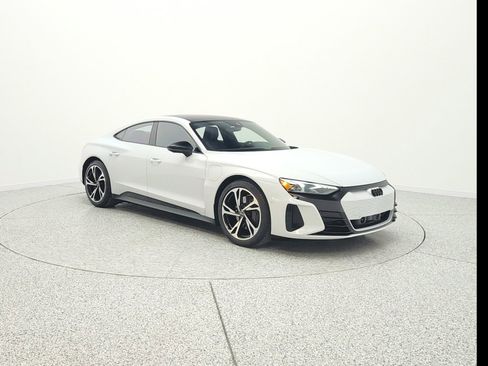 Used 2024 Audi e-tron GT Prestige image 3