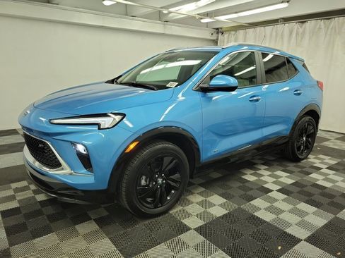 Used 2025 Buick Encore GX Sport Touring w/ Comfort Package image 3
