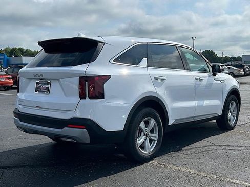 New 2025 Kia Sorento LX image 3