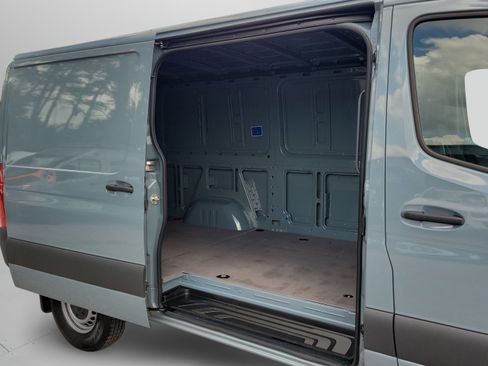 Used 2024 Mercedes-Benz Sprinter 2500 image 28