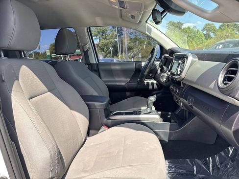 Used 2018 Toyota Tacoma SR5 RWD image 22