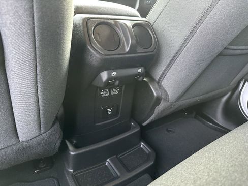 Used 2025 Jeep Wrangler Sahara image 14