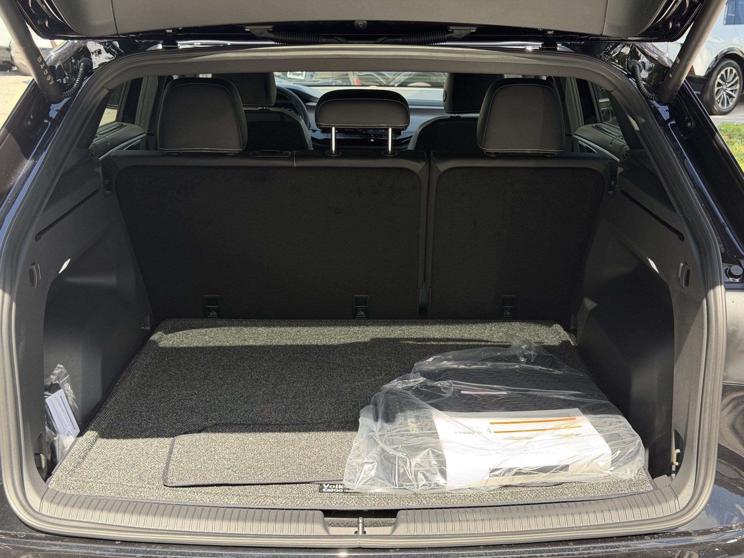 New 2026 Volkswagen Atlas Cross Sport SE FWD image 11