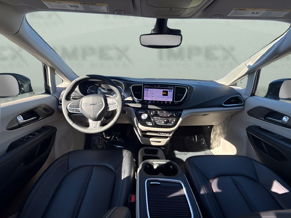 Used 2024 Chrysler Pacifica Limited FWD image 12