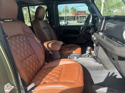 Used 2024 Jeep Wrangler Unlimited image 44