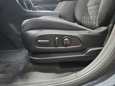 Used 2023 Chevrolet Equinox LT image 30