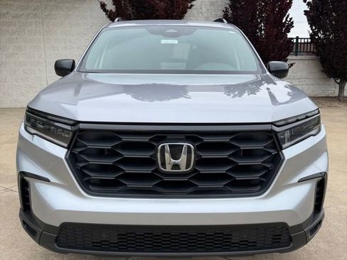 Certified 2025 Honda Pilot Sport image 8