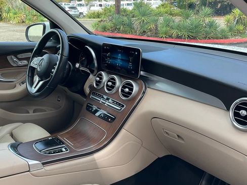 Used 2021 Mercedes-Benz GLC 300 image 39