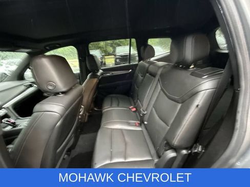Used 2025 Cadillac XT6 Luxury FWD image 11