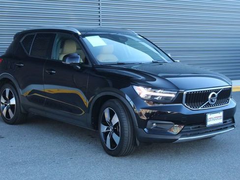 Used 2020 Volvo XC40 T5 Momentum w/ Protection Package Premier image 10