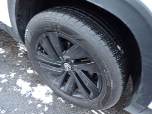 Used 2023 Volkswagen Atlas Cross Sport SE image 10