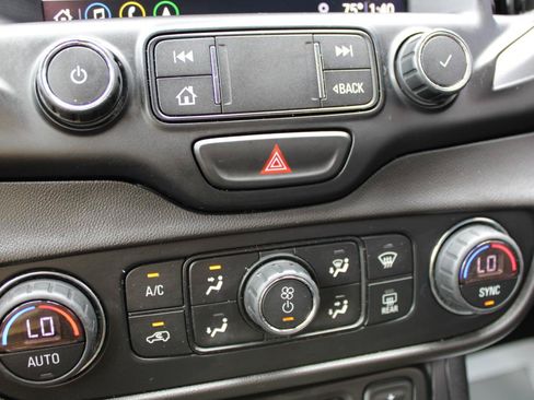 Used 2020 GMC Terrain SLE w/ GMC Pro Grade Package AWD/4WD image 29