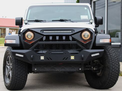 Used 2022 Jeep Wrangler Unlimited Sport w/ Sun And Sound Package AWD/4WD image 2