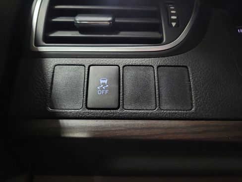 Used 2015 Toyota Camry LE image 20