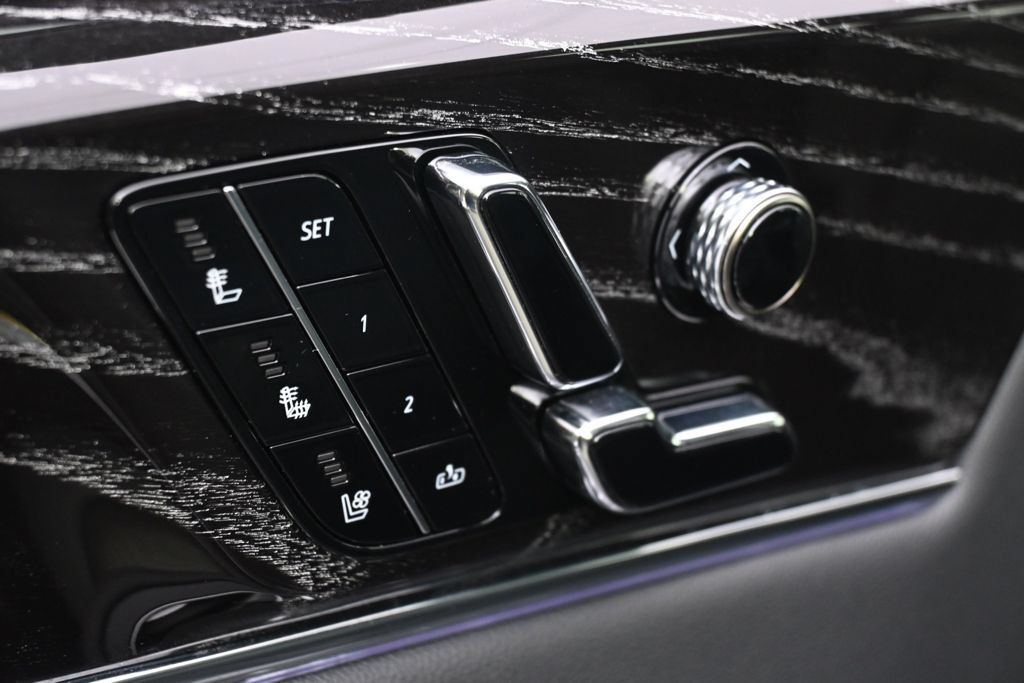 Certified 2025 Cadillac Escalade IQ Sport 1 AWD/4WD image 14