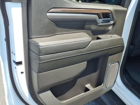 Used 2025 Chevrolet Silverado 1500 LT Trail Boss w/ Convenience Package II AWD/4WD image 6