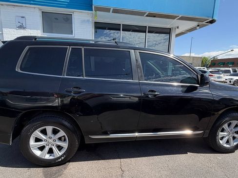 Used 2012 Toyota Highlander SE w/ Tow Pkg AWD/4WD image 3