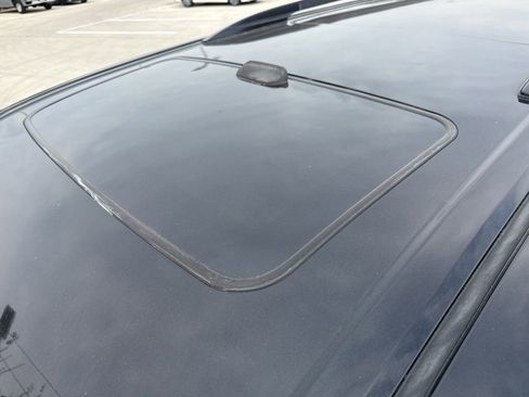 Used 2017 Toyota Sienna Limited Premium image 9