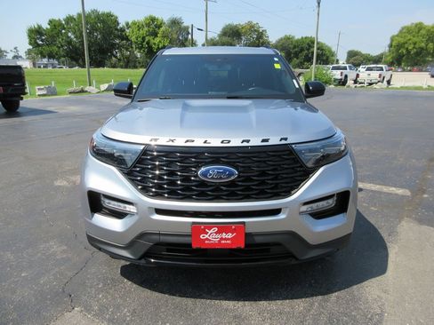 Used 2023 Ford Explorer ST-Line w/ Class IV Trailer Tow Package AWD/4WD image 13
