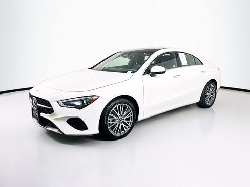 Used 2025 Mercedes-Benz CLA 250 image 3