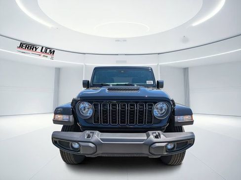 New 2025 Jeep Gladiator Sport image 7