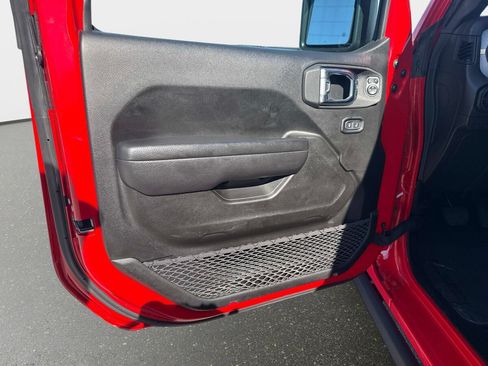 Used 2025 Jeep Wrangler Unlimited Sport AWD/4WD image 17
