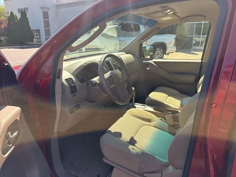 Used 2009 Nissan Frontier SE w/ SE Value Truck Pkg AWD/4WD image 5