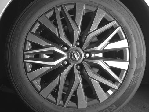 Used 2025 Nissan Altima 2.5 SV image 12