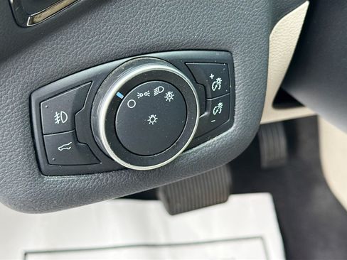 Used 2018 Ford Escape Titanium w/ Ford Safe & Smart Package FWD image 10