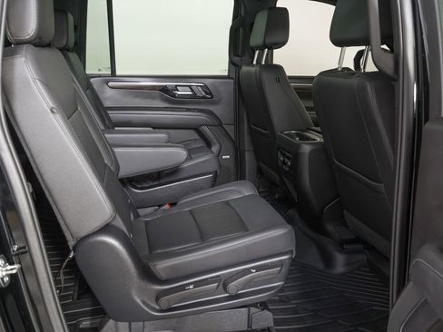 Used 2025 Chevrolet Suburban Z71 w/ Z71 Off-Road Package AWD/4WD image 9