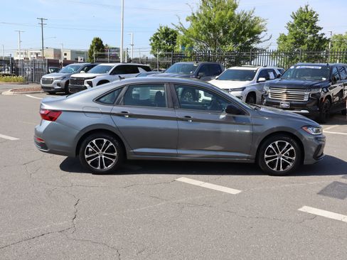 Used 2025 Volkswagen Jetta Sport FWD image 11