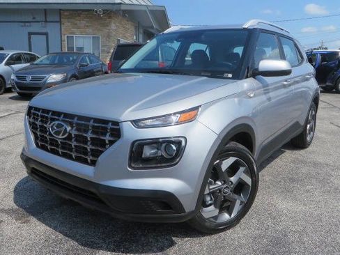 Used 2026 Hyundai Venue SEL FWD image 1