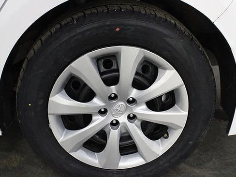 Used 2024 Toyota Corolla LE image 39
